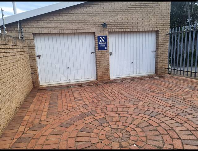 5 BEDROOM TOWNHOUSE FOR SALE IN GLENWOOD